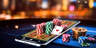 Ilustrasi antarmuka gametoto pada perangkat mobile Android dan iOS memberikan pengalaman nyaman